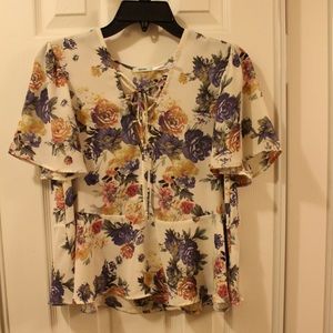 Like new kimchi blue floral flowy lace up top